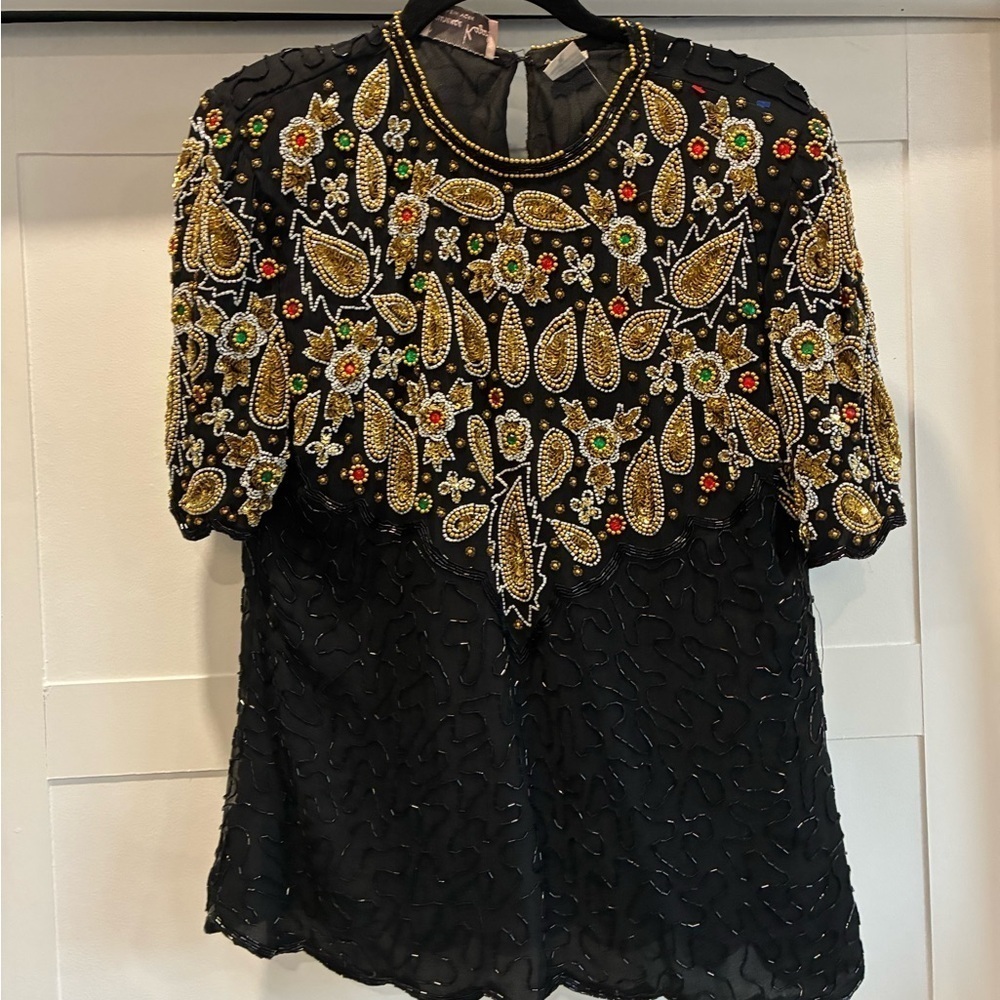 Vintage beaded short sleeve black gold and red gemstone shirt size M